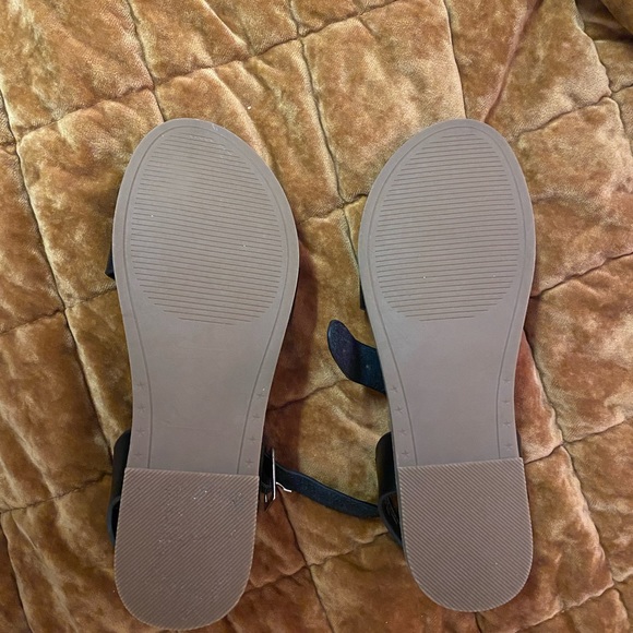 SANDALS - Picture 2 of 3